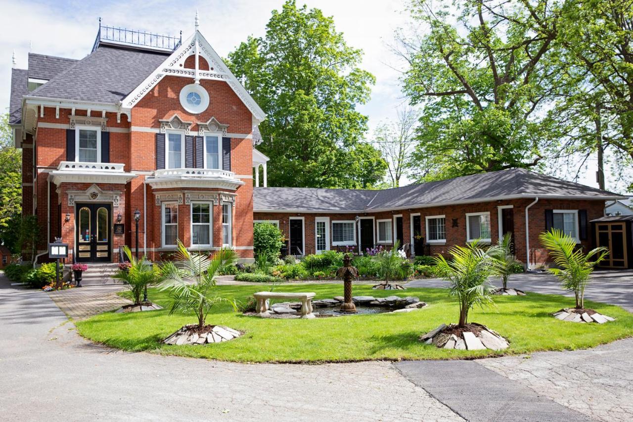 The Woodview Inn Gananoque Exterior photo